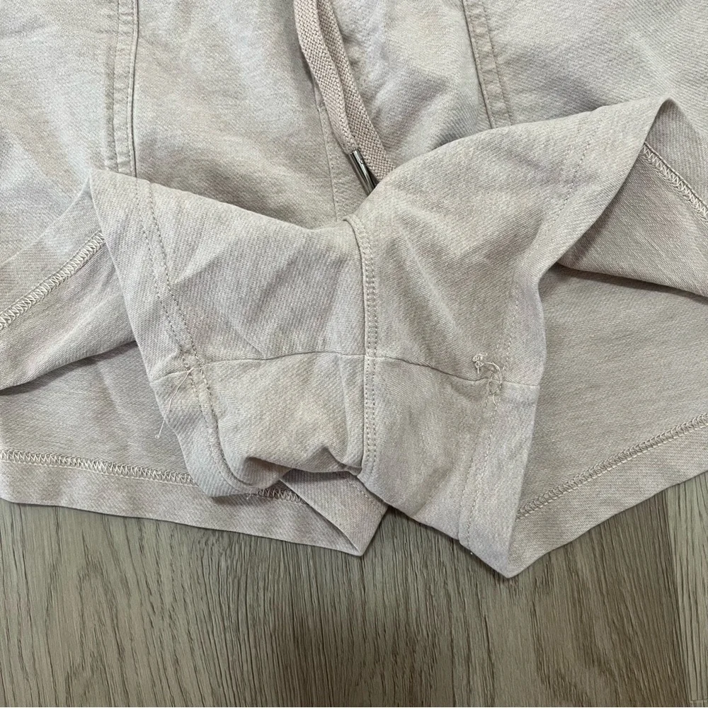 Athleta Farallon Heathered Sweat Shorts Beige Size 22